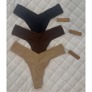 Skims Logo Mesh Thongs